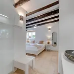 Charming With Private And Heated Pool