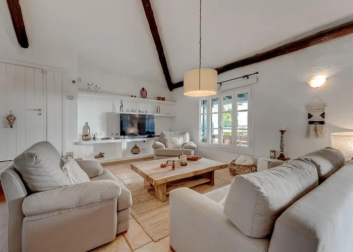 Villa Charming With Private And Heated Pool