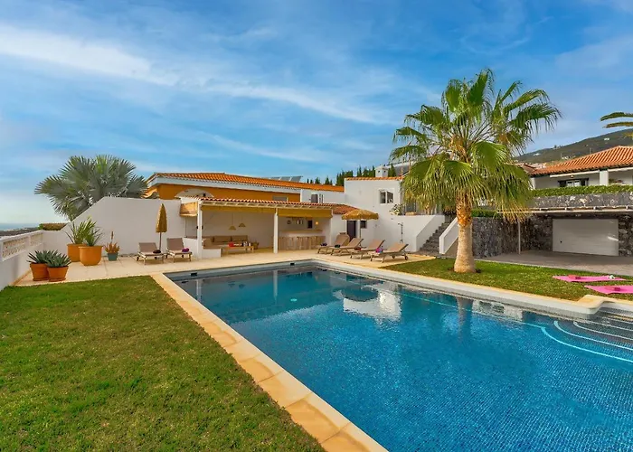 Charming With Private And Heated Pool Villa *