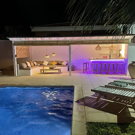 Charming With Private And Heated Pool * 아데제