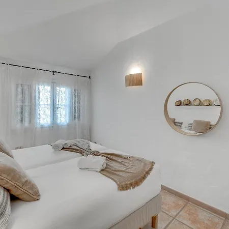 Charming With Private And Heated Pool Willa