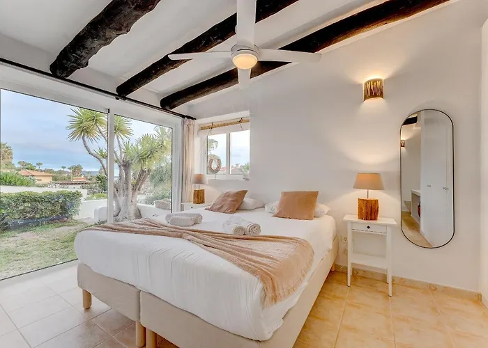 Charming With Private And Heated Pool فيلة أذيخي