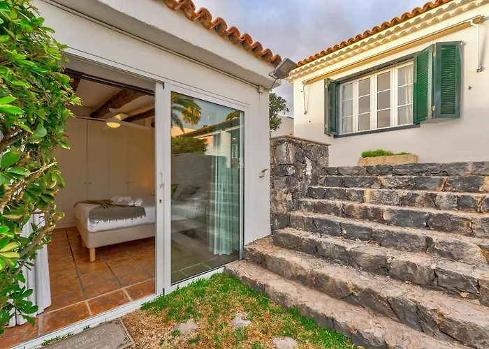 Charming With Private And Heated Pool *