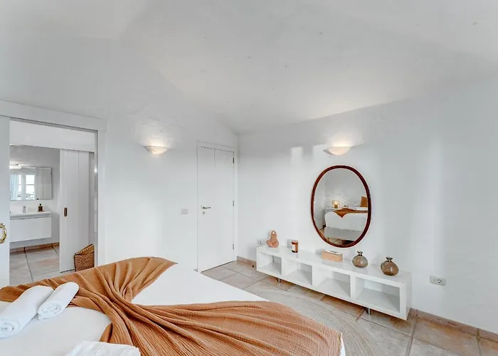 Charming With Private And Heated Pool וילה