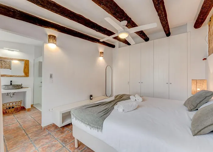 Charming With Private And Heated Pool וילה