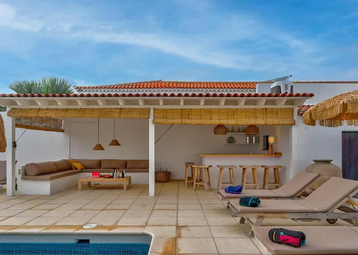 וילה Charming With Private And Heated Pool