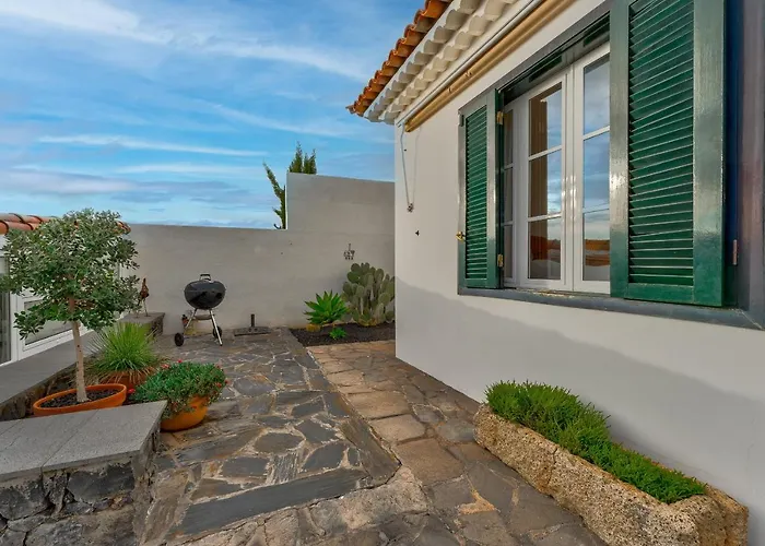 Charming With Private And Heated Pool אדחה