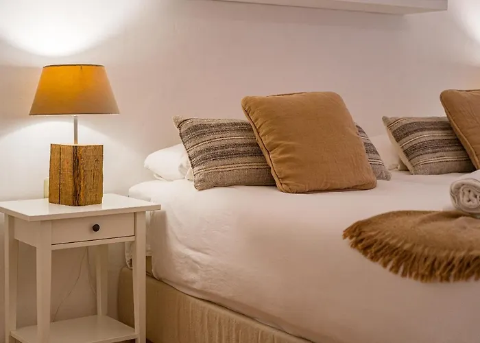 Charming With Private And Heated Pool אדחה