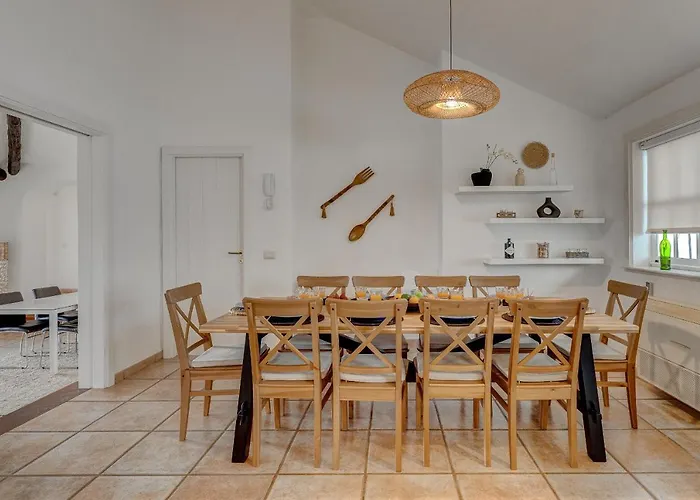 Charming With Private And Heated Pool فيلة أذيخي