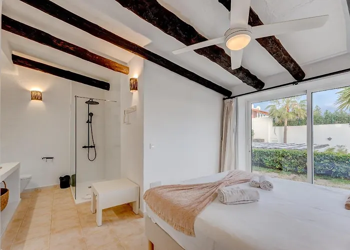 וילה Charming With Private And Heated Pool