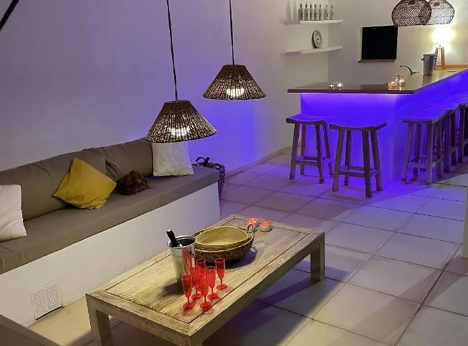 וילה Charming With Private And Heated Pool