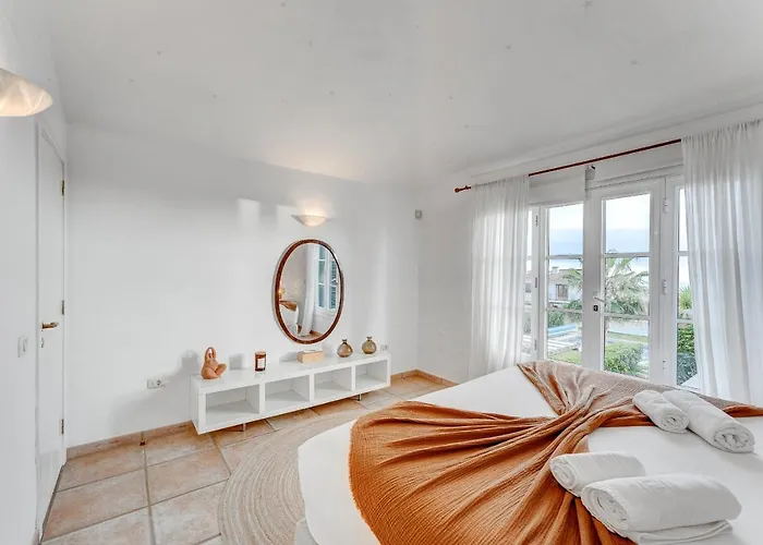 Charming With Private And Heated Pool וילה