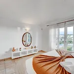 Charming With Private And Heated Pool Vila