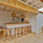 Charming With Private And Heated Pool *