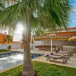 Charming With Private And Heated Pool Вилла Адехе