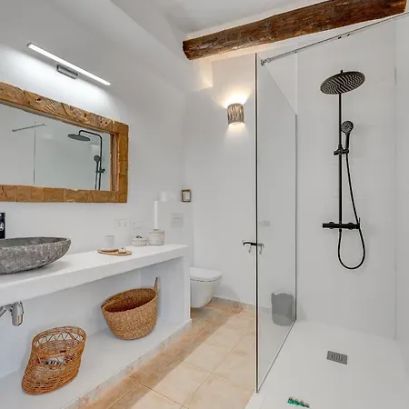 Charming With Private And Heated Pool * 아데제