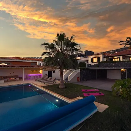 Charming With Private And Heated Pool 빌라 *