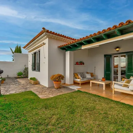 Charming With Private And Heated Pool Vila *