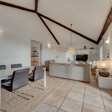 Charming With Private And Heated Pool * 아데제