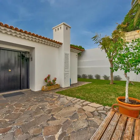 Charming With Private And Heated Pool Vila *