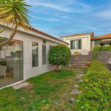 Charming With Private And Heated Pool Vila