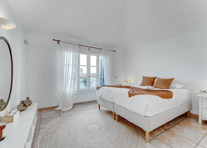 Charming With Private And Heated Pool