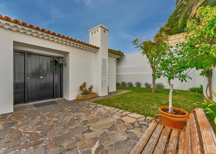 Charming With Private And Heated Pool Villa *