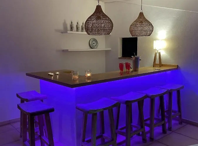 Charming With Private And Heated Pool *