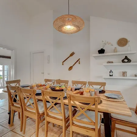 Charming With Private And Heated Pool Адехе