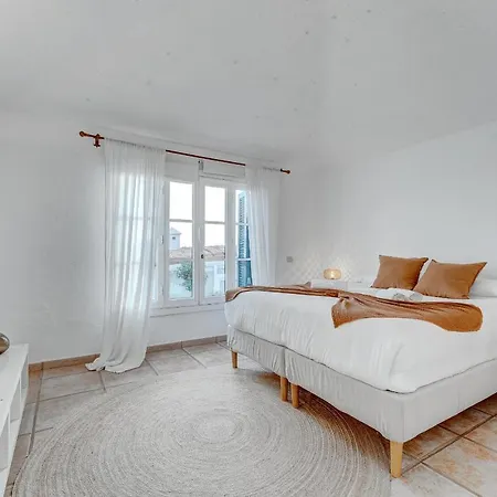 Charming With Private And Heated Pool