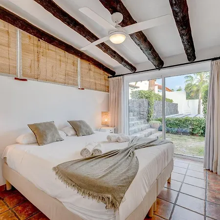 Вилла Charming With Private And Heated Pool Адехе