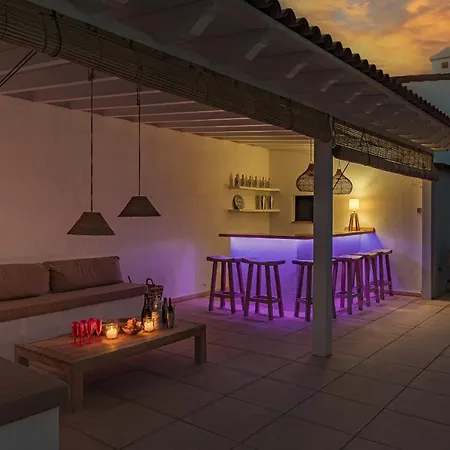 Charming With Private And Heated Pool *